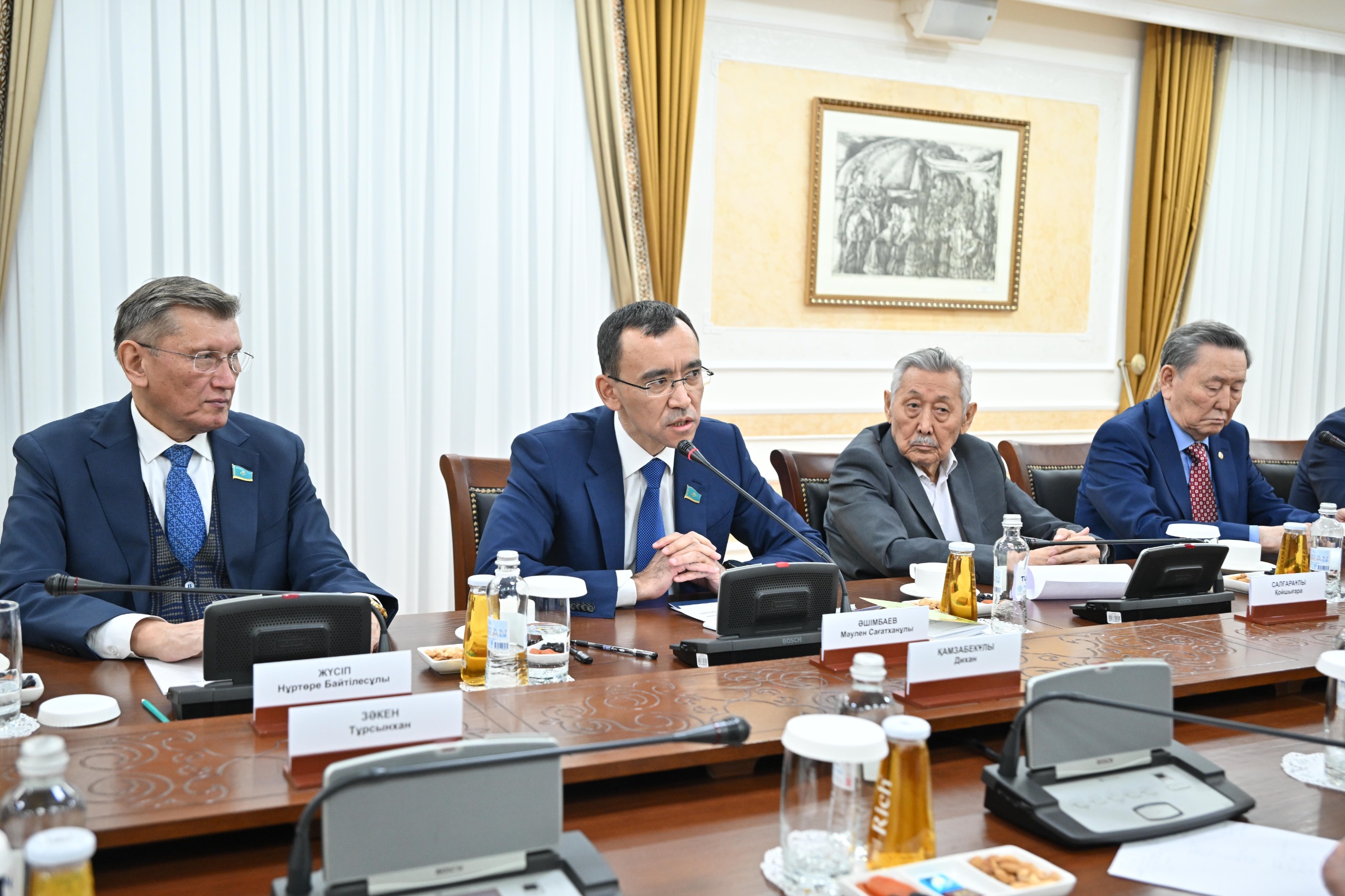 САЯСИ ЖАҢҒЫРУ ЖӘНЕ ЖАҢА КОНСТИТУЦИЯЛЫҚ МОДЕЛЬ: СЕНАТТА «ҰЛТТЫҚ МҮДДЕ» ДИАЛОГ АЛАҢЫНЫҢ ОТЫРЫСЫ ӨТТІ