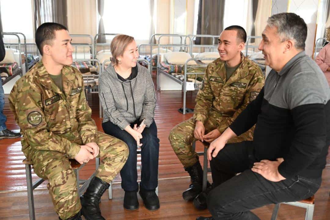 Армия аналардың көзімен: Ашық есік күнінде әскери бөлімдерге 4000-нан астам адам келді