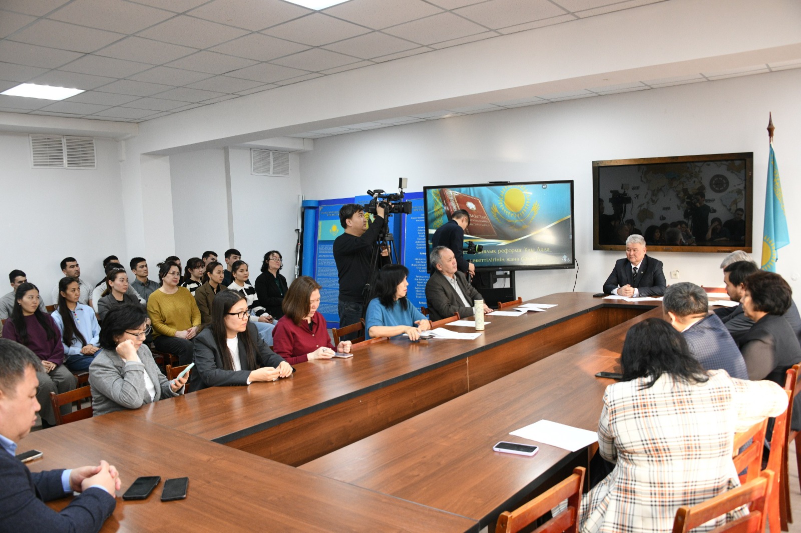 Конституциялық реформаның тарихи мәніне талдау жасалды