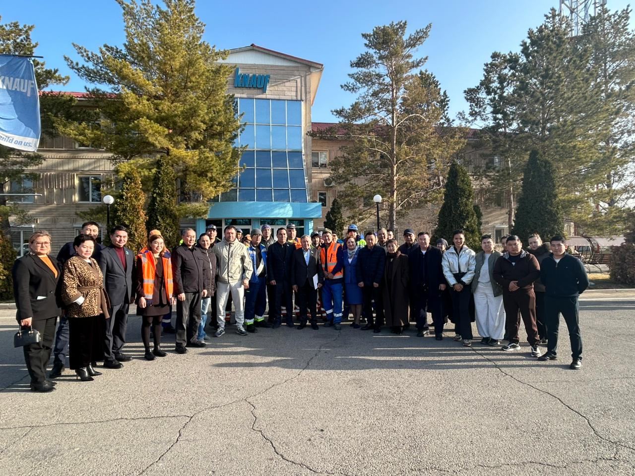 Коалиция өкілдері «КНАУФ ГИПС ҚАПШАҒАЙ» ЖШС ұжымымен кездесу өткізді