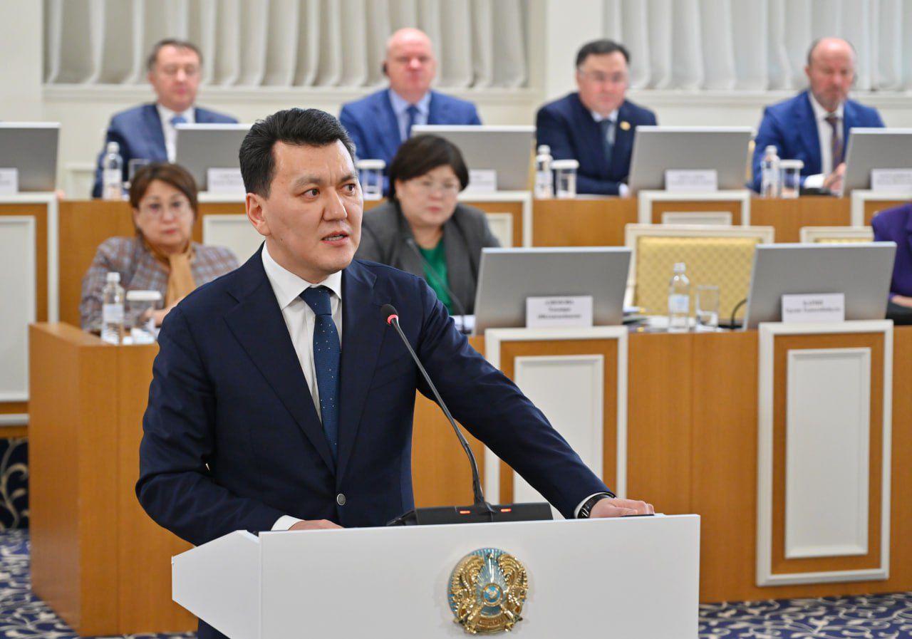 Жаңа Конституциямыздағы жаңа ұстанымдар мен нормалар басқа елдерге үлгі, бағдар болатынына сенімді айта аламыз – Ерлан Қарин