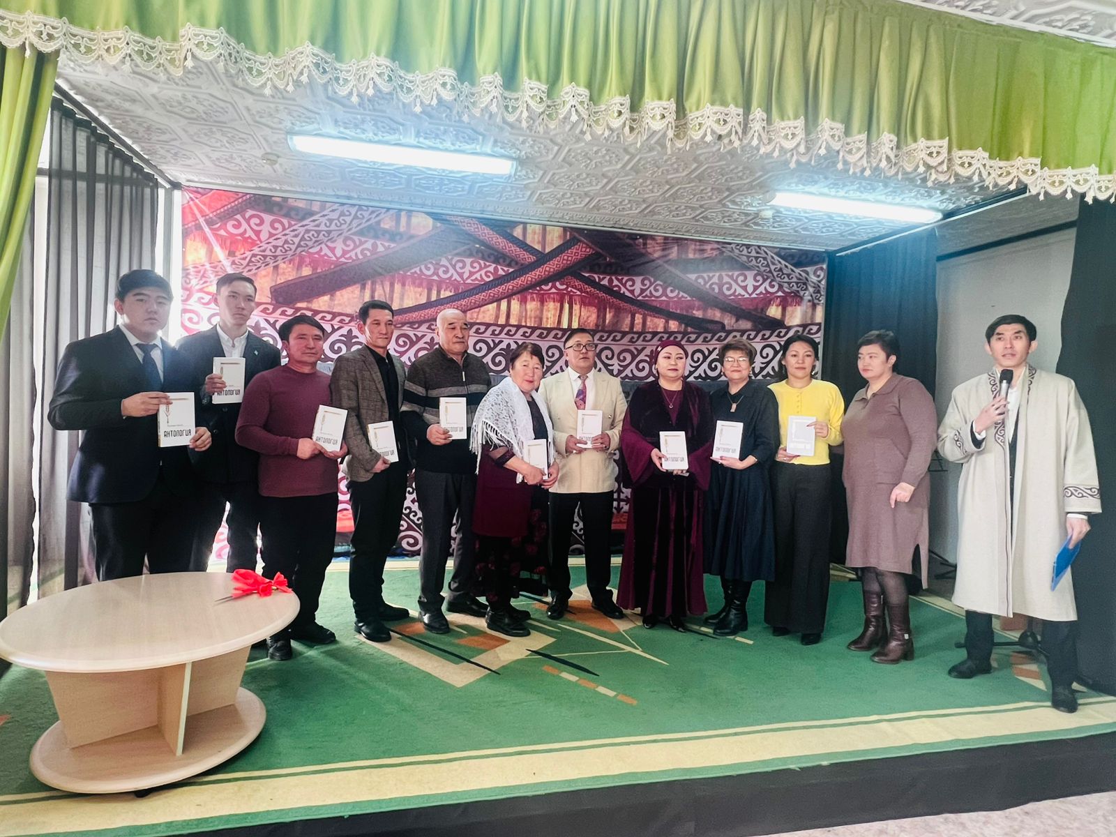 «Алтын бесік» антологиясы