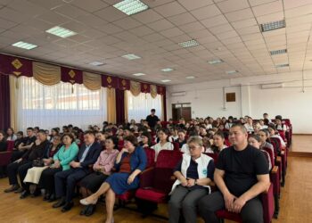 Коалиция мүшелері Есік гуманитарлық-экономикалық колледж ұжымымен кездесті