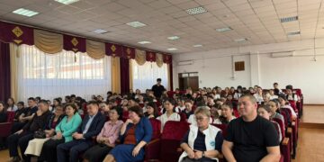 Коалиция мүшелері Есік гуманитарлық-экономикалық колледж ұжымымен кездесті