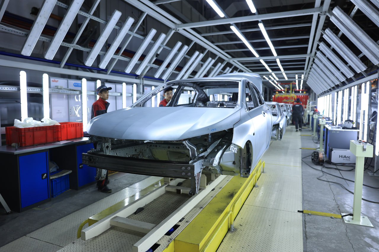 Олжас Бектенов: бір жыл ішінде 200-ден астам жаңа өндіріс орны іске қосылды