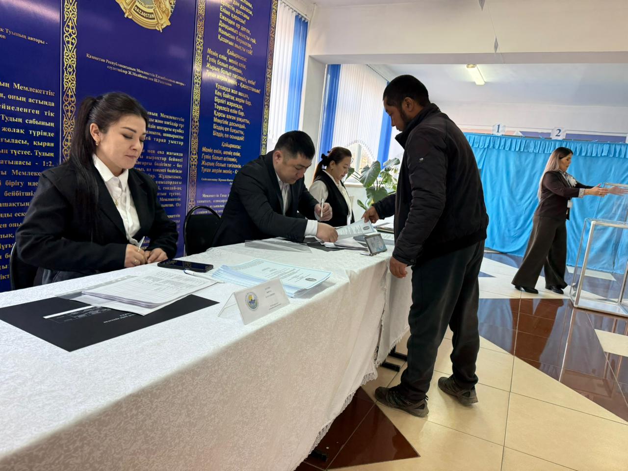 Алғашқы дауыс берушіге – тосынсый