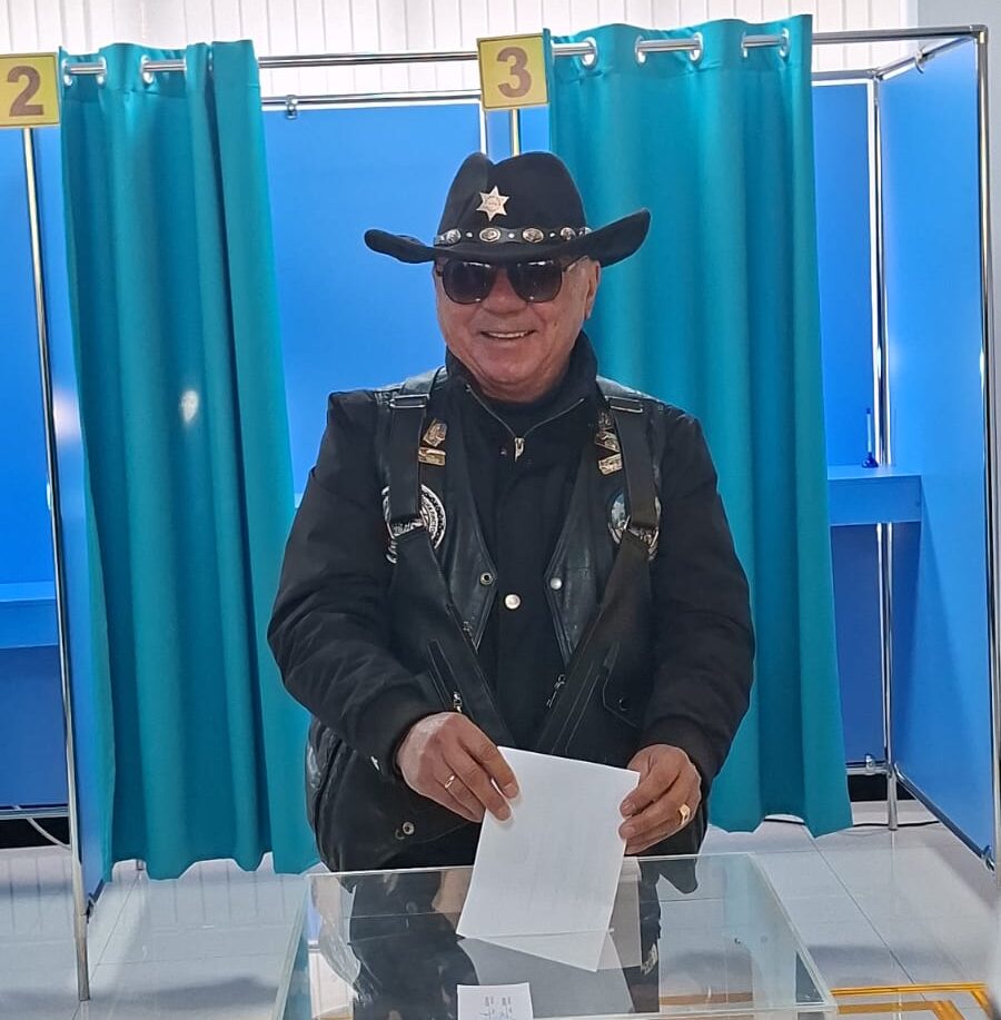 Референдумға ретро көлікпен келді