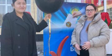 Референдум күні дауыс беру учаскесінде гендер-пати өтті