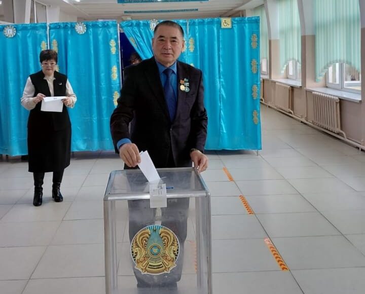 Қарғалылық қаламгер бірінші болып дауыс берді