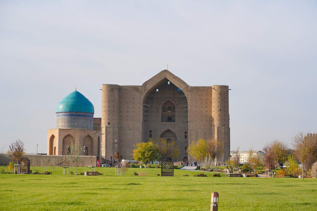 АҚИҚАТ ПЕН АҢЫЗ АРАСЫНДАҒЫ АМАНАТ