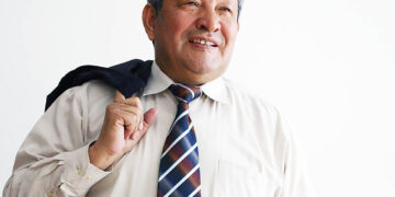 ҚАМҚОР ҰСТАЗ, ҚАРЫМДЫ ҚАЛАМГЕР