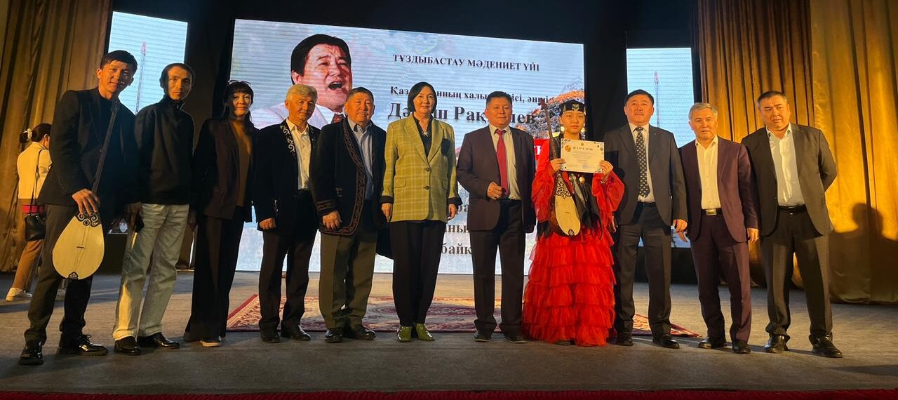 Дәнештің әндері әуеледі